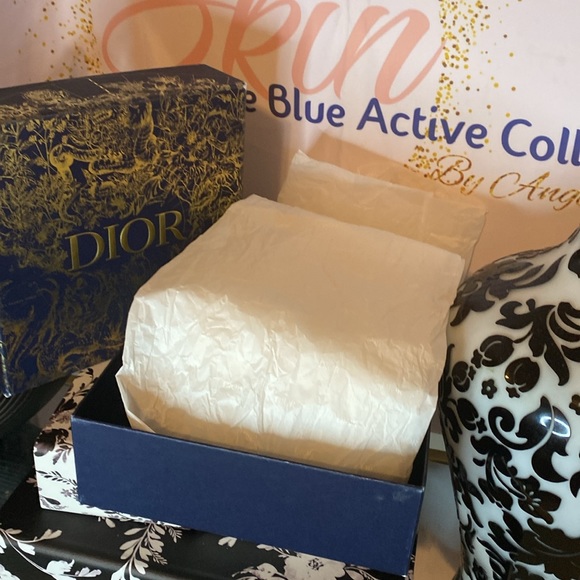 Dior Gift Box - Picture 2 of 2